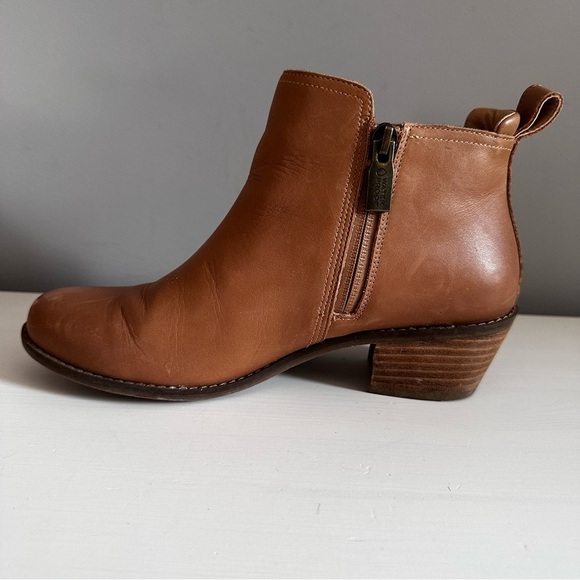 Classic Tan Leather Ankle Boots - Picture 7 of 12